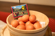 Frische Eier aus dem Dorf Grund bei Gstaad